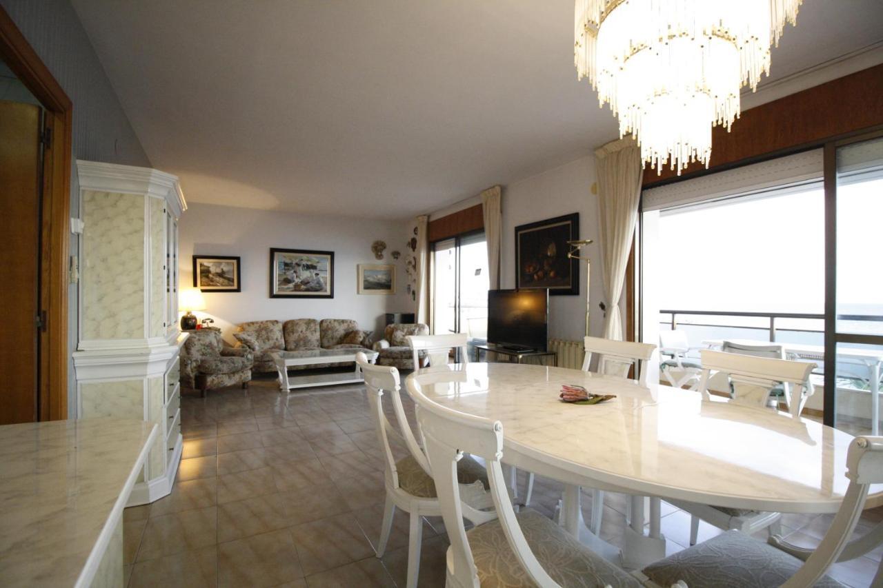 Apartamento Para 8 Sobre El Mar Appartement Salou Buitenkant foto